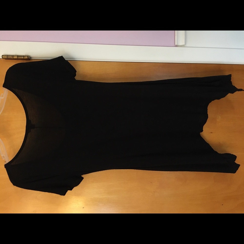 𝗕𝗹𝗮𝗰𝗸 𝗙𝗹𝗼𝘄𝘆 𝗦𝗵𝗶𝗿𝘁 - Picture 3 of 3